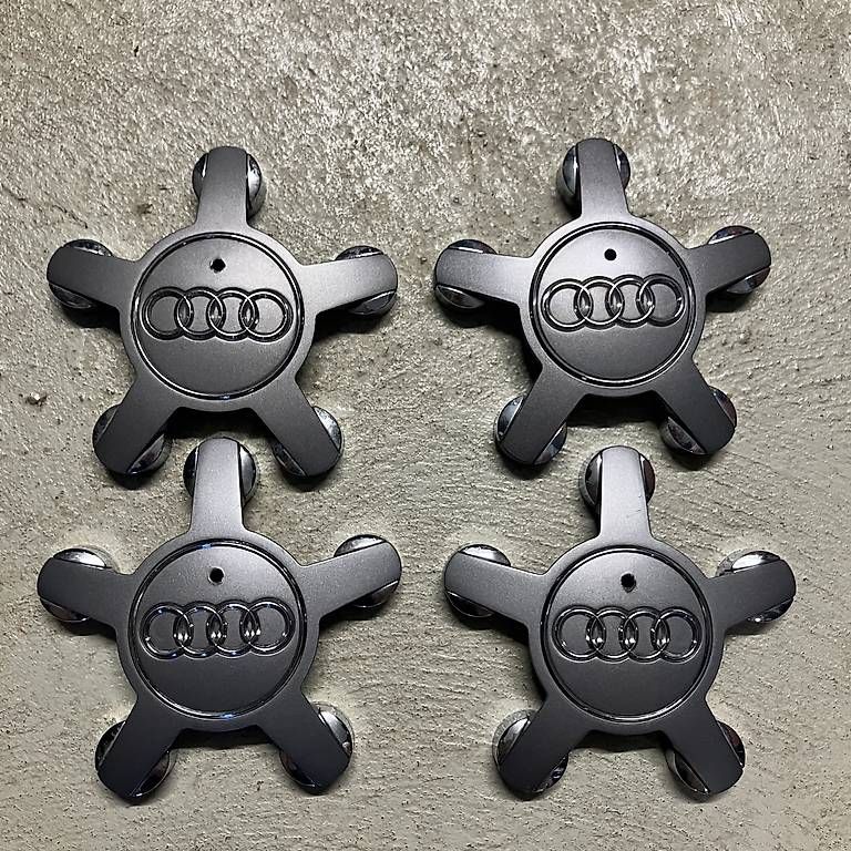 Autres accessoires p. véhicule: 4 x Audi Nabendeckel Original S-Line – D'occasion à Gipf-Oberfrick par car4y0u