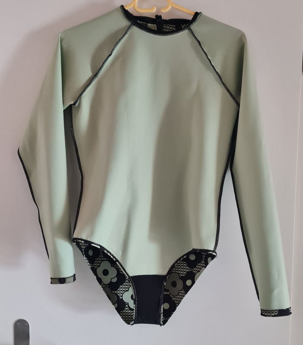 Roxy Completi & Tailleur: Surfsuit Damen von Roxy Grösse XL – Nuovo (secondo la descrizione) da Bäriswil BE venduto da irwu 3