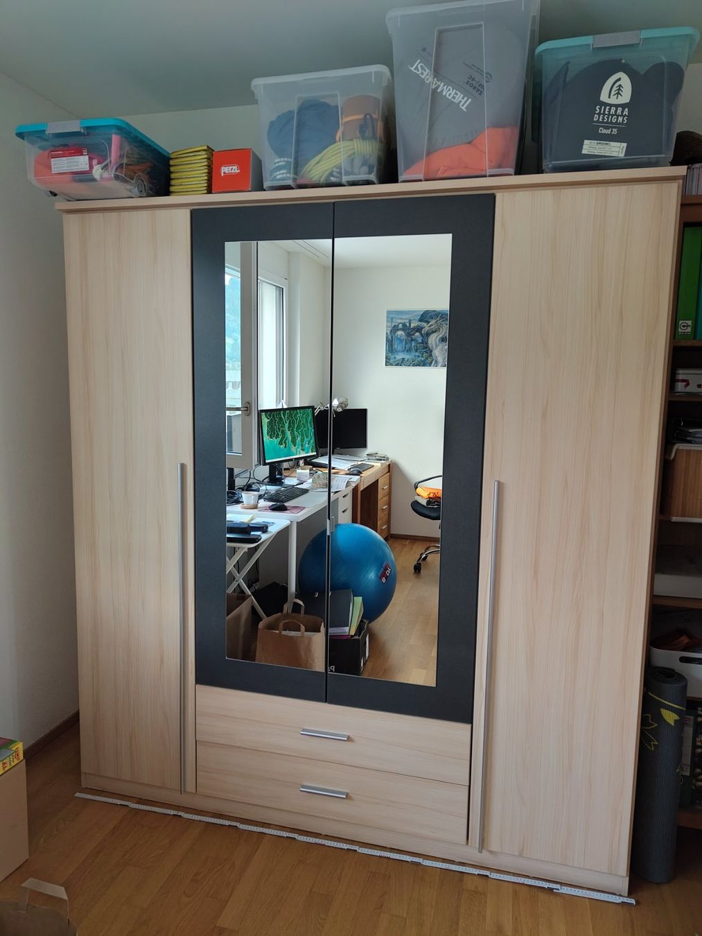 Armadi: Kleiderschrank mit Spiegel – Usato da Heerbrugg venduto da san_dr2y