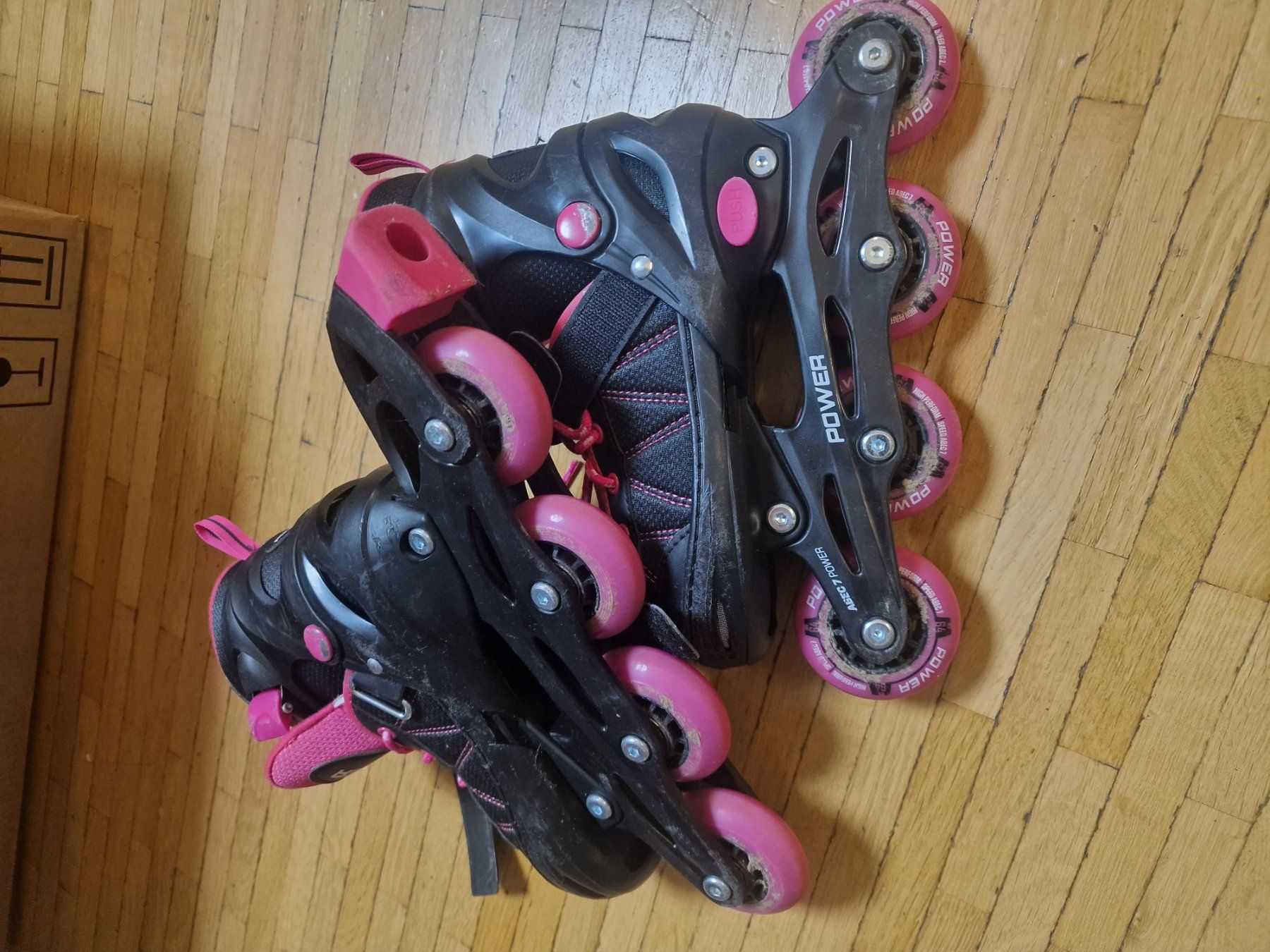Pattini in linea & Pattini a rotelle: Inline Skates schwarz – Usato da Buchen im Prättigau venduto da Fhubi