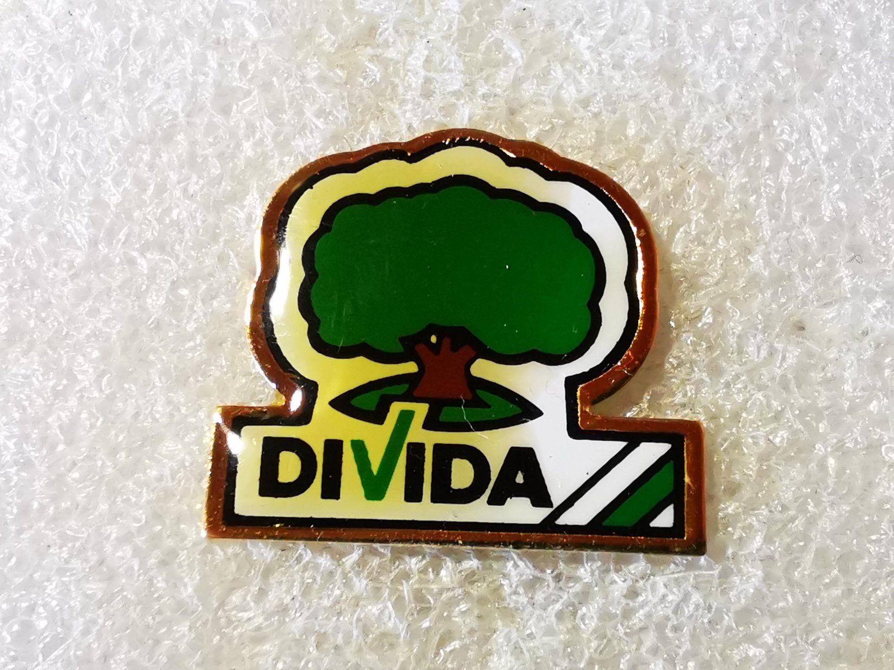 Placchette & Badge: Ansteckpin 76: Divida – Usato da Oppligen venduto da Pin-Fall-Shop