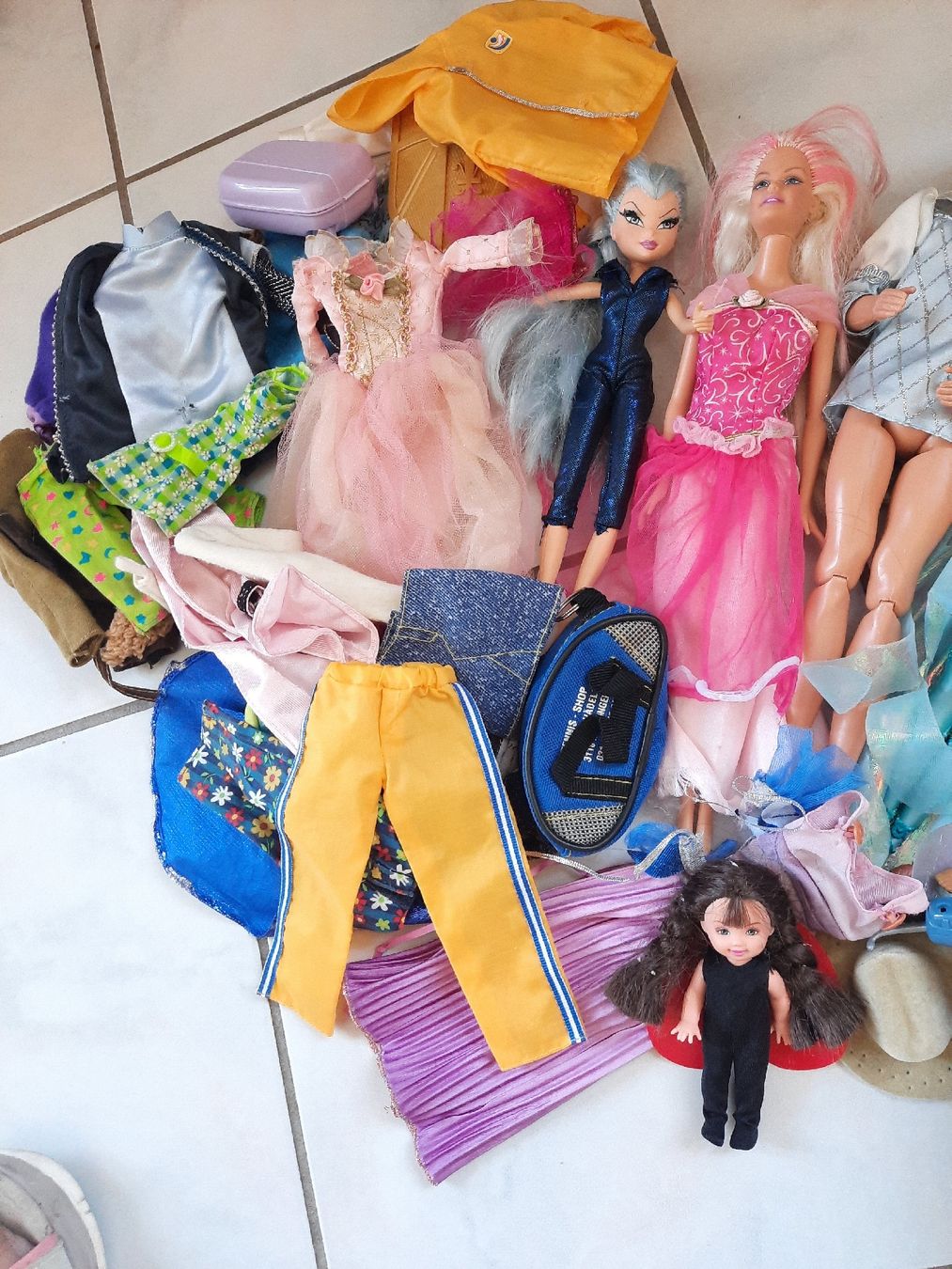 Poupées: LOT " BARBIE "  – D'occasion à Le Locle par marylise01 2
