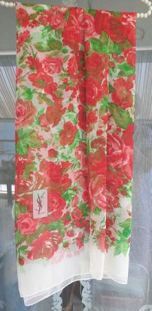 Grosses Seidentuch YVES SAINT LAURENT, 135x135 cm,160 Fr.