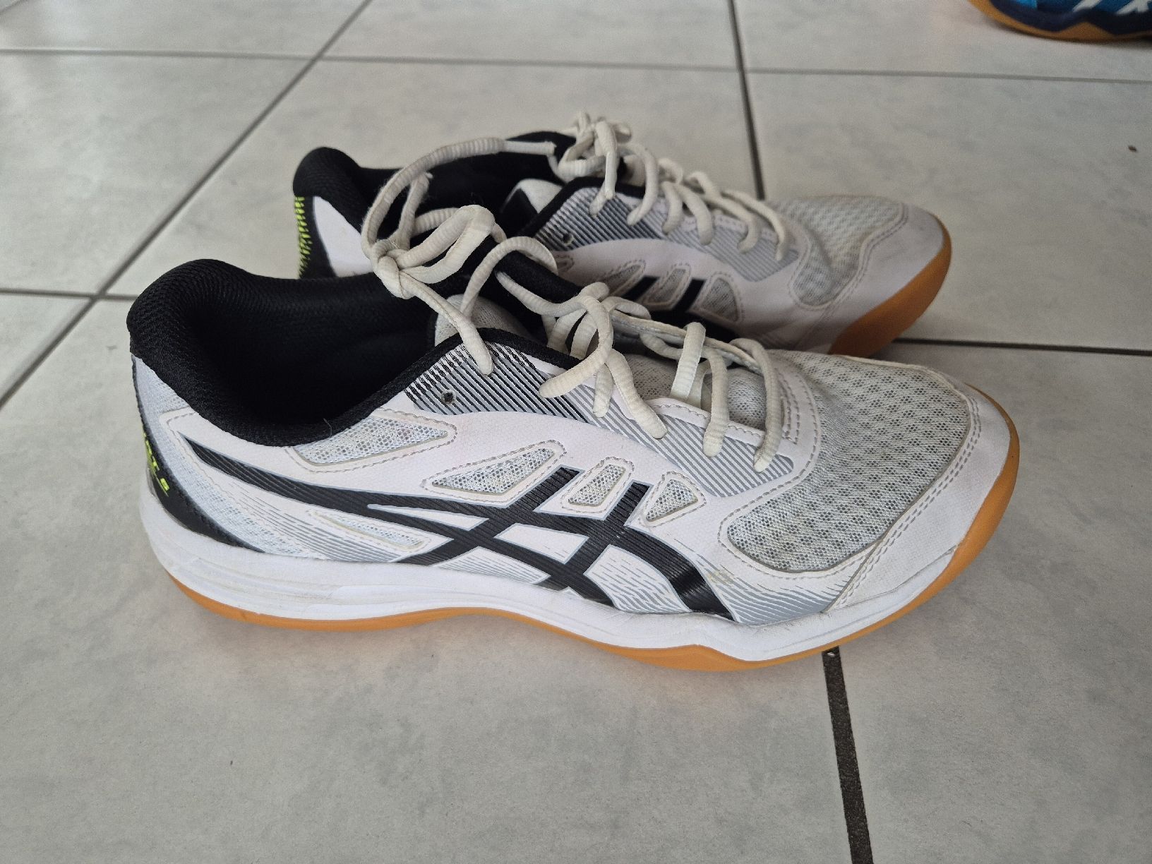 Asics Scarpe da uomo: Hallenschuhe, Asics, Gr. 41.5 – Usato da Belp venduto da nibeas 2