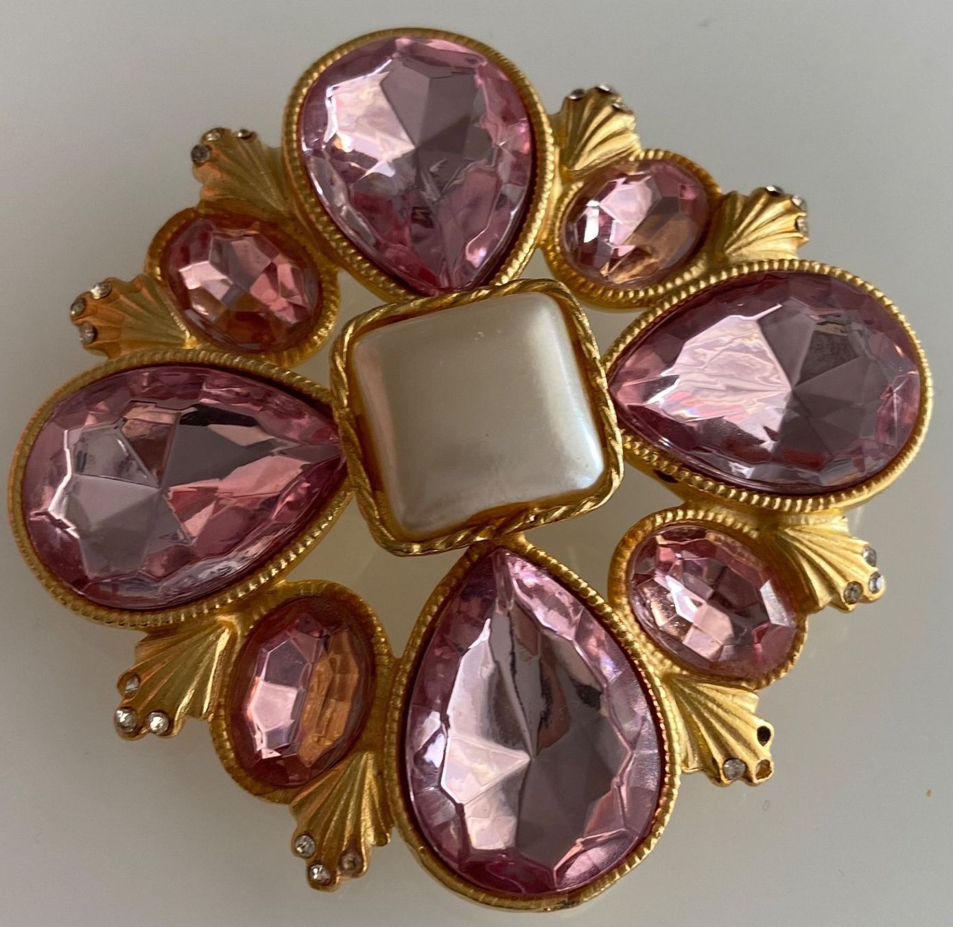Spille & Fermagli: Vintage YOSCA Brosche Gold Rosa Steine – Usato da Birsfelden venduto da bibsii