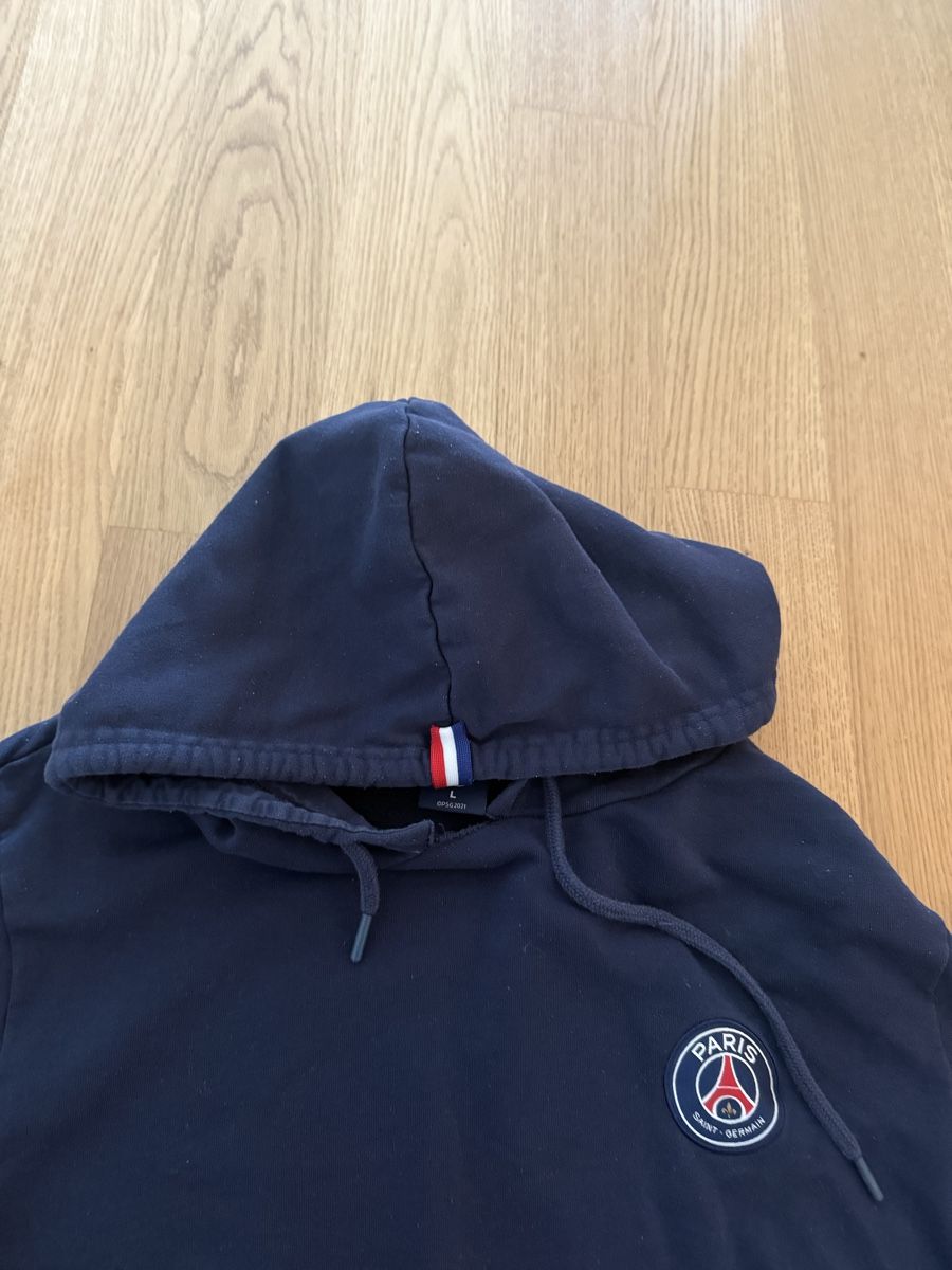 Pulls & Sweat-shirts: Pullover PSG Paris Saint Germain Grösse L dunkelblau  – D'occasion à Neuhausen par ddelucia87 1