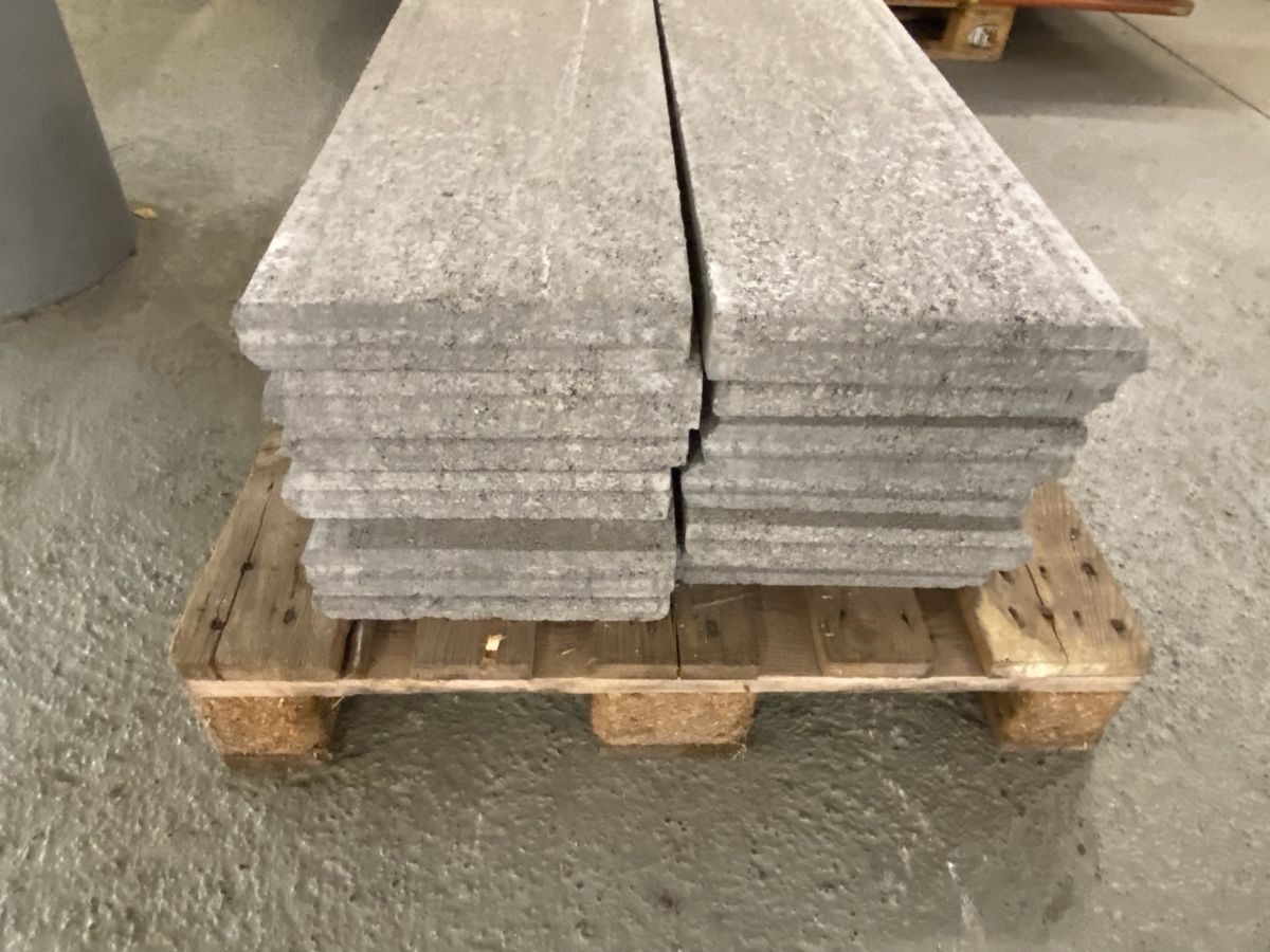 Pietre & tegole: 12 Stellriemen 100x28x5cm – Nuovo (secondo la descrizione) da Hägglingen venduto da Karin0802
