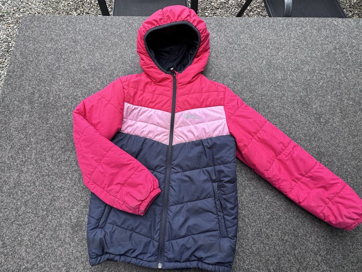 Giacche & Cappotti: Jack Wolfskin Kinderjacke Grösse 140 – Usato da Niederbüren venduto da Oetschli