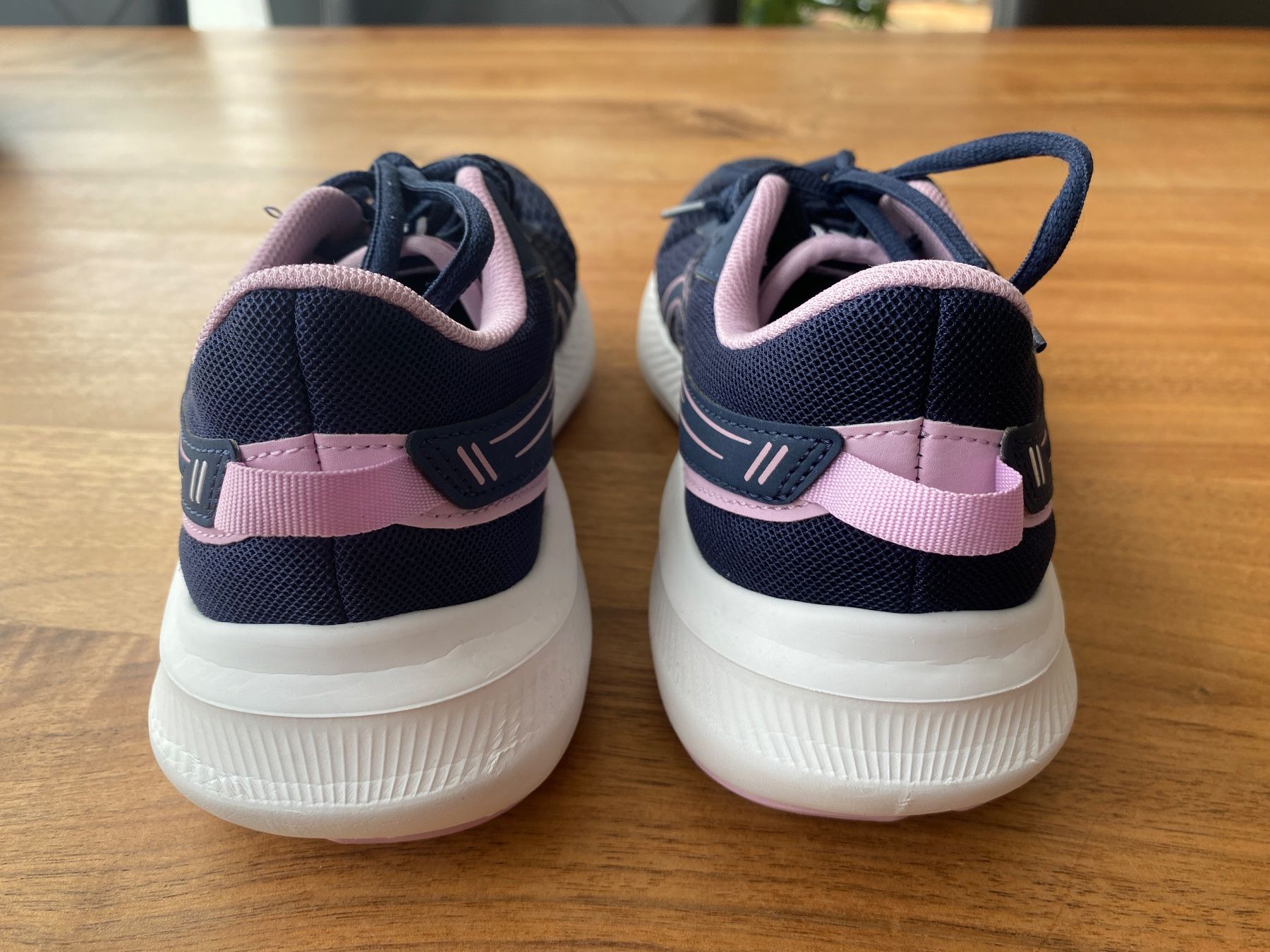 Asics Scarpe da donna: ASICS Laufschuh Gr. 38 – Usato da Binz venduto da chr_5ljt 5