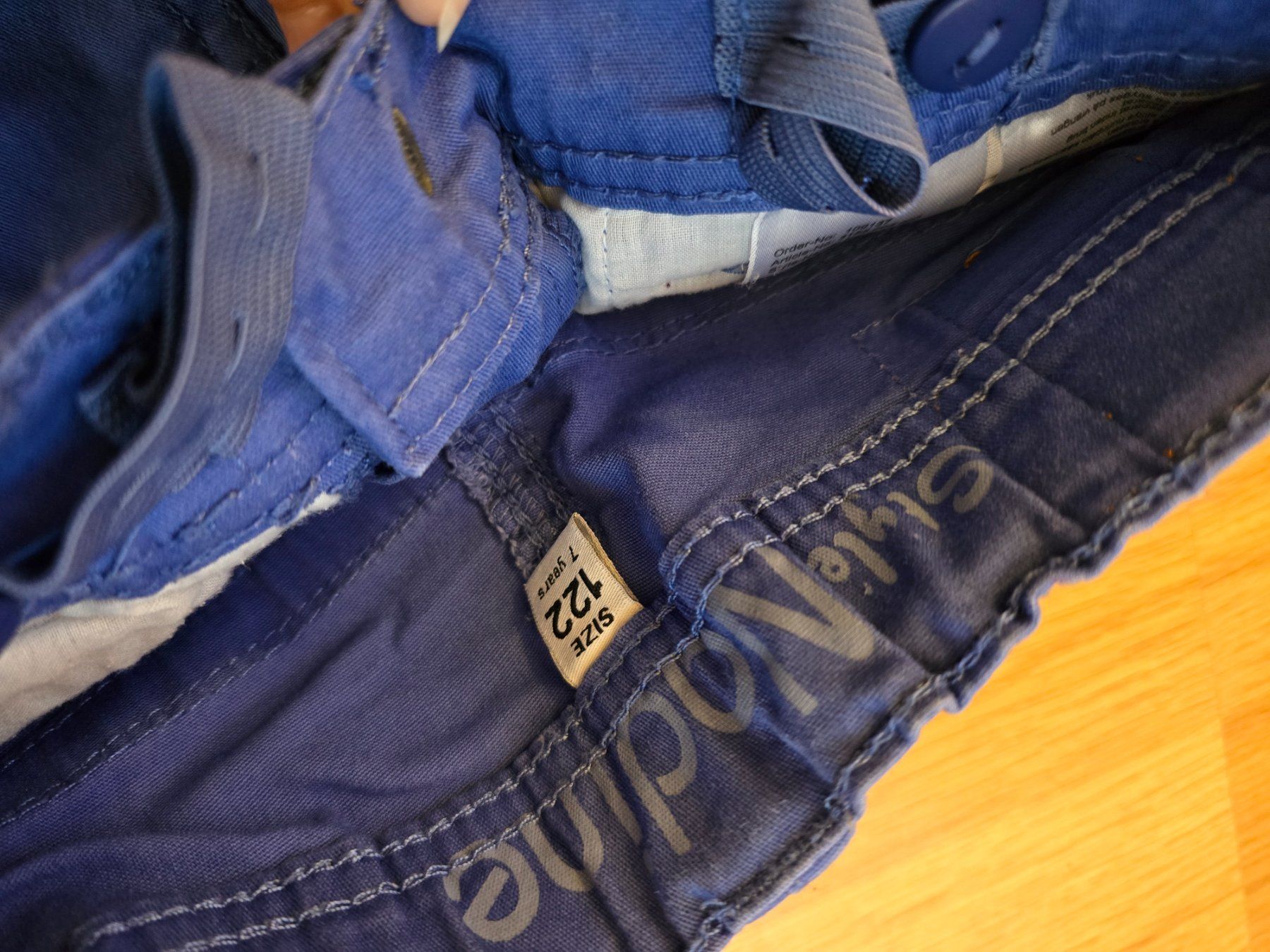 Hosen: Kinderhose blau Grösse 122 – Gebraucht aus Büttikon AG von Amineah 1