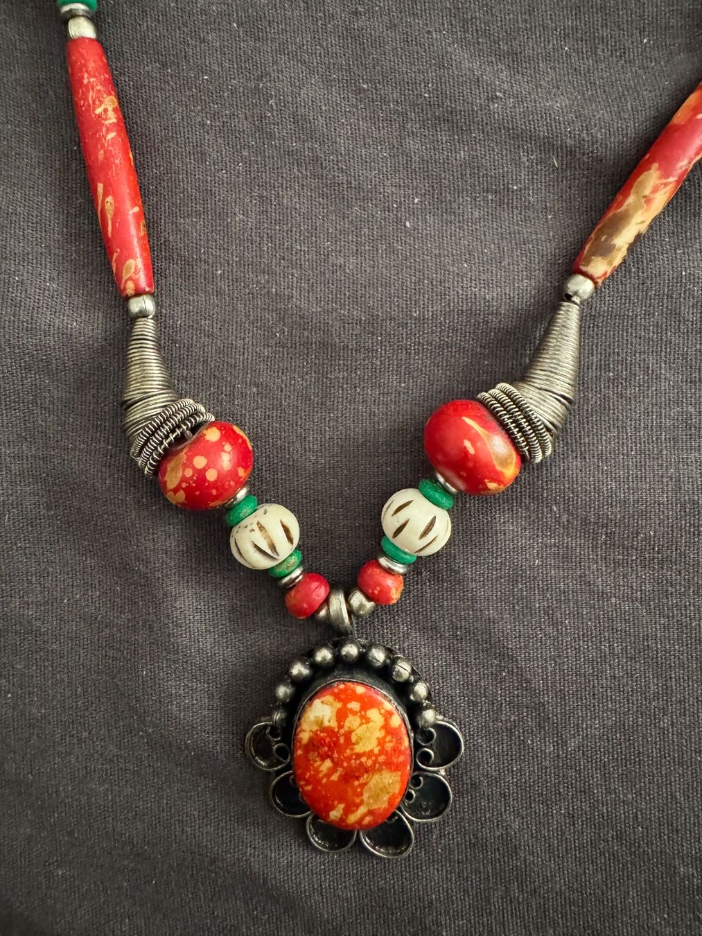 Catenine: Antique beaded necklace with metalwork – Usato da Zürich venduto da kri_zhv2 2