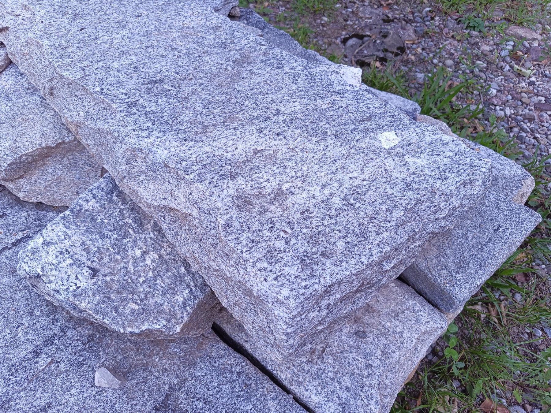Steine & Dachziegeln: Bruchsteine – Gebraucht aus Goldau von Dampfhorath