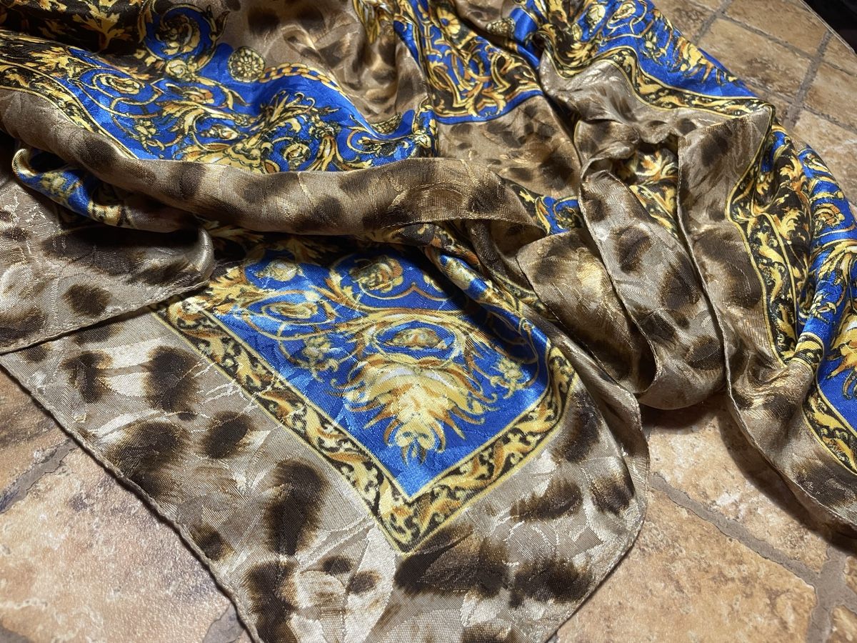 Foulards, Tücher & Schals: Sciarpa fantasia leopardata e barocca blu oro – Neu (gemäss Beschreibung) aus Gordevio von LanaZimm 4