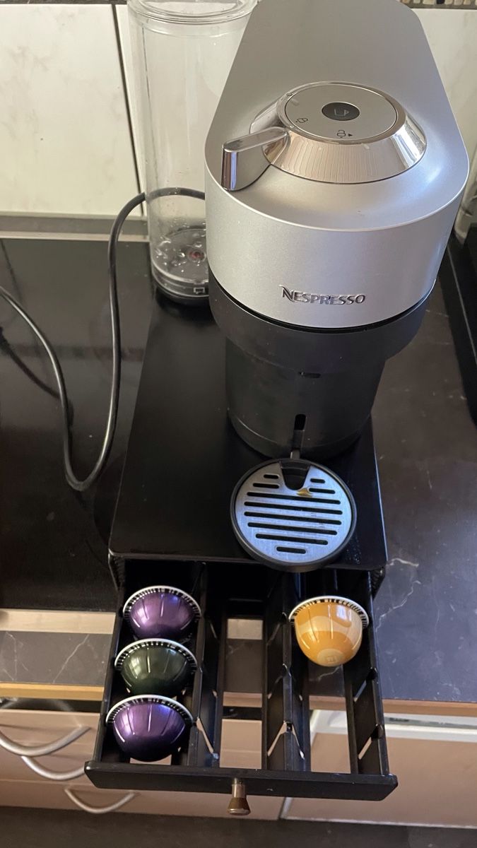 Nespresso Macchine per caffè & Macchine per espresso: Nespresso Vertuo Pop+ Kaffemaschine – Usato da Lauterbrunnen venduto da Baergfee5 1