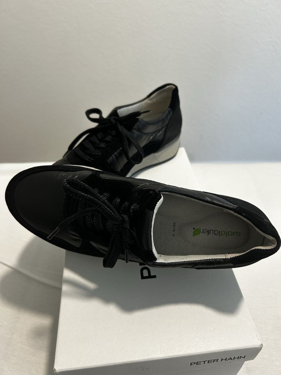 Damenschuhe: Waldlaufer Black Leather Sneakers – Neu und originalverpackt aus Luzern von kit_v6c7 3