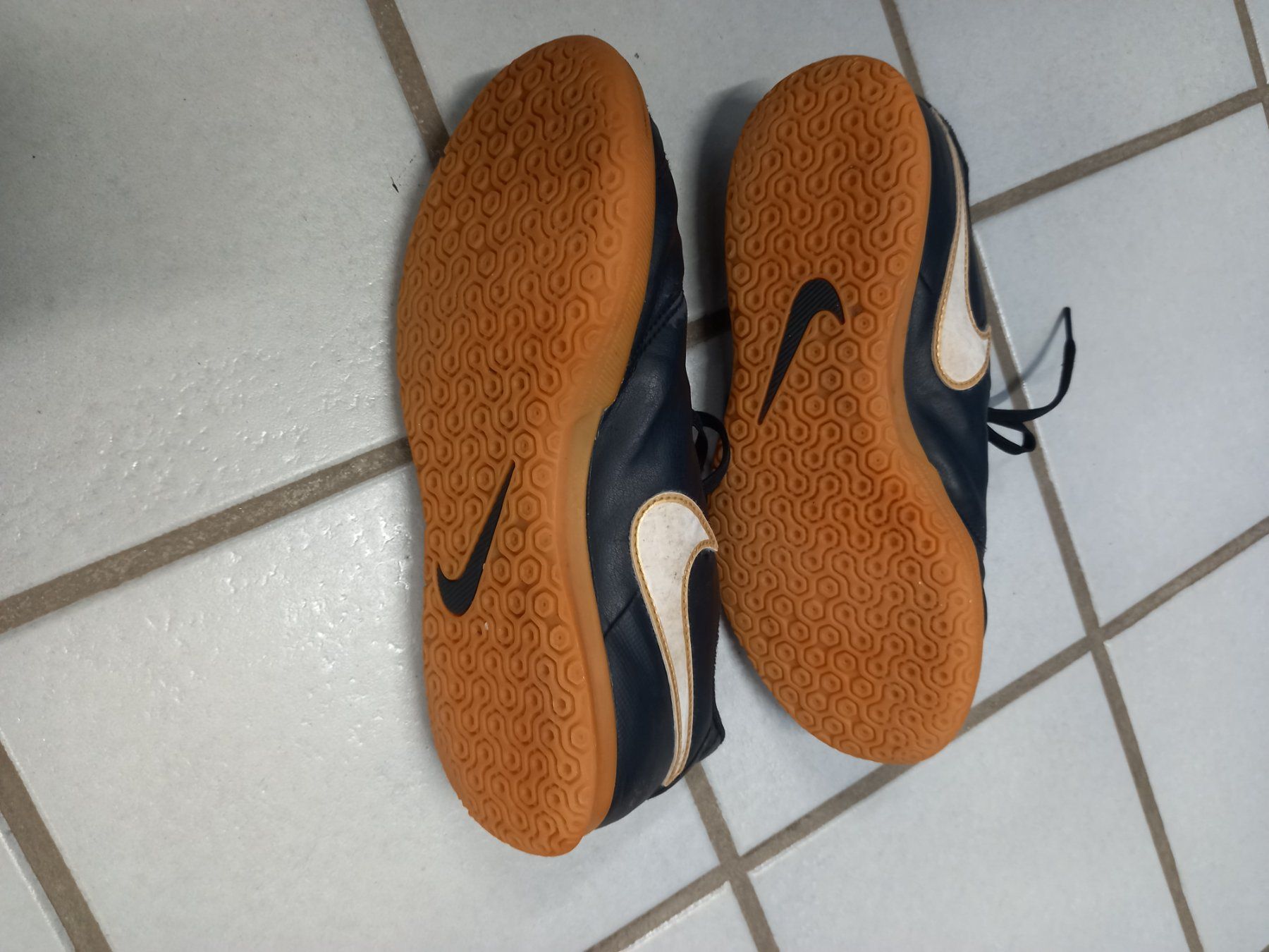 Nike Scarpe da uomo: Basket Nike 38.5 taille – Usato da Delémont venduto da Pathai68 1