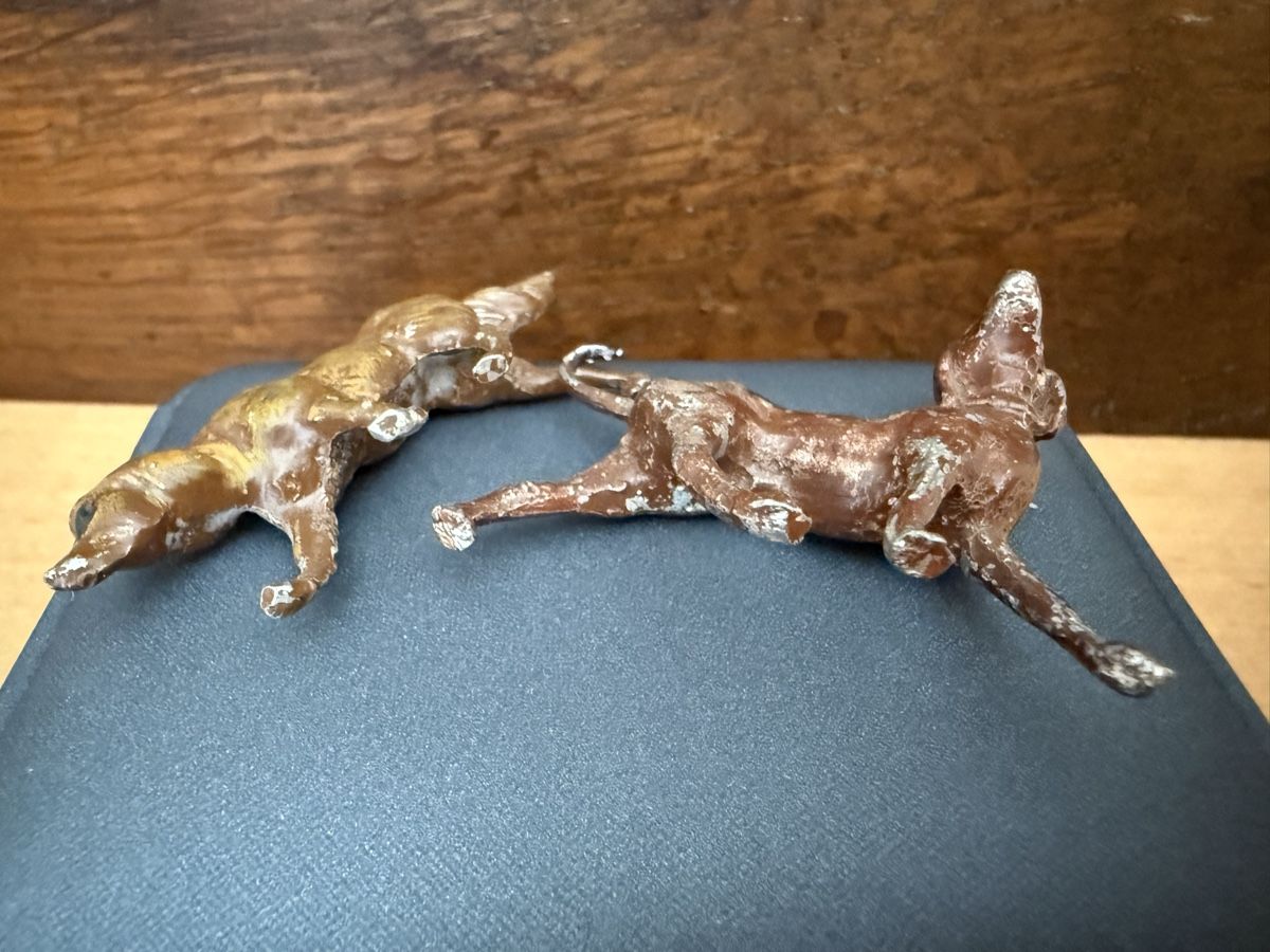 Statuette: Jagdhund-Statuen Vintage Metall gemalt – Usato da Lamone venduto da LaCantinaMagica 1