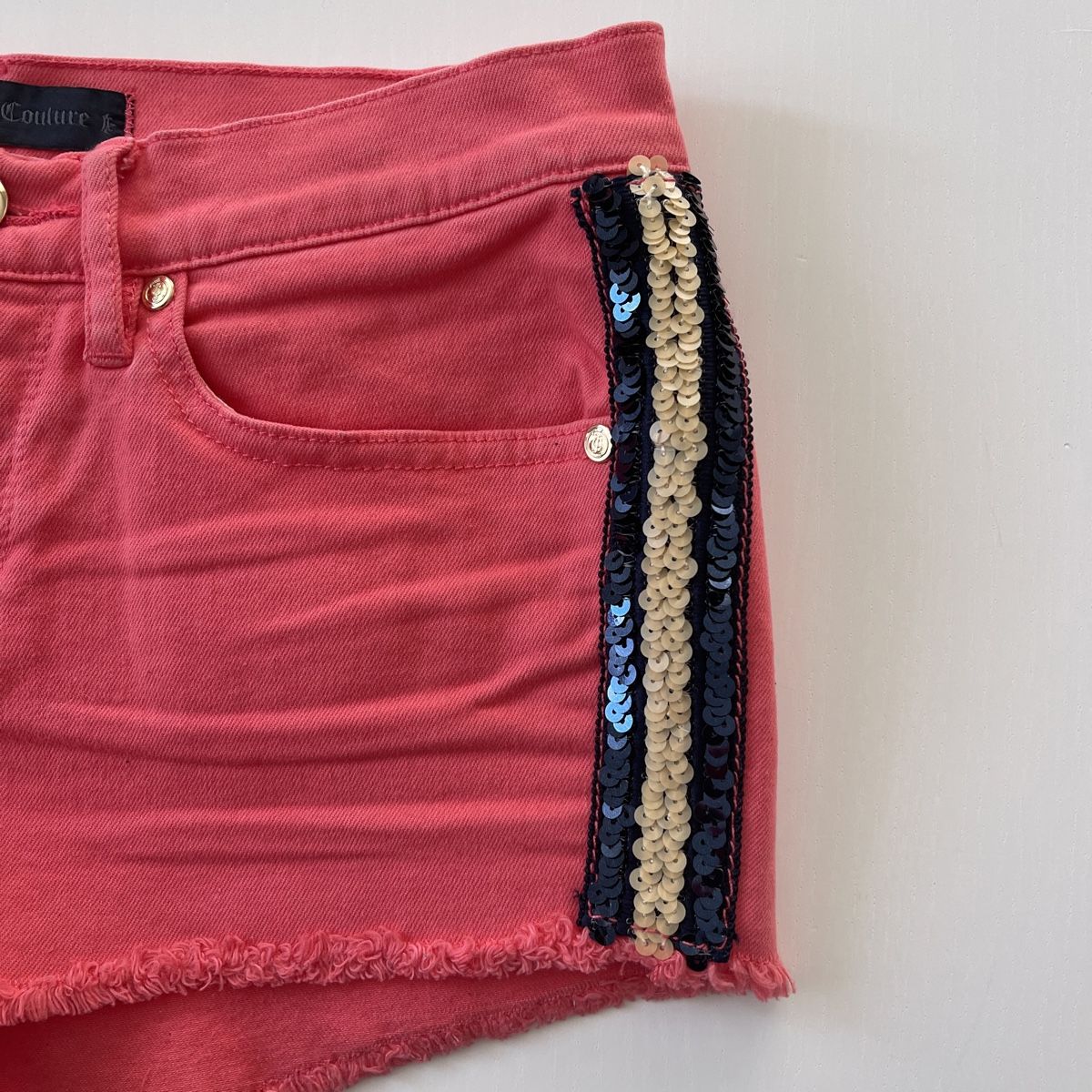 Juicy Couture Pantaloni: Juicy Couture shorts – Nuovo (secondo la descrizione) da Emmen venduto da Avviivva_Com2023 2