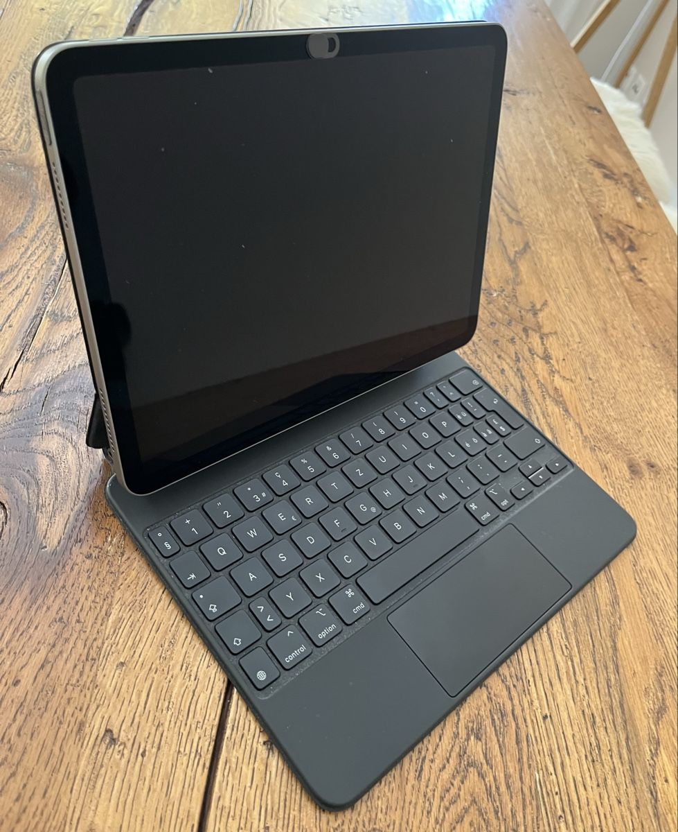 Apple Tablet PC: IPad 11Air 256GB SpaceGray M2 mit Magic Keyboard 11 – Usato da Aesch BL venduto da flugsaurier73 2