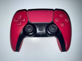 Controller PS5 DualSense rosso.
