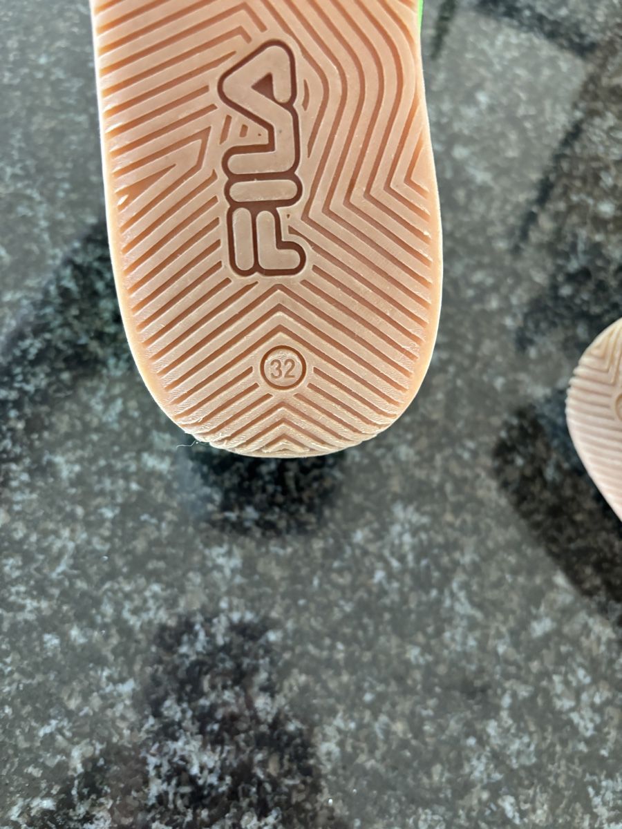 Fila Chaussures garçon: Fila Kinder Hallenschuhe Grösse 32 – D'occasion à Grosswangen par Sunnyday35 3