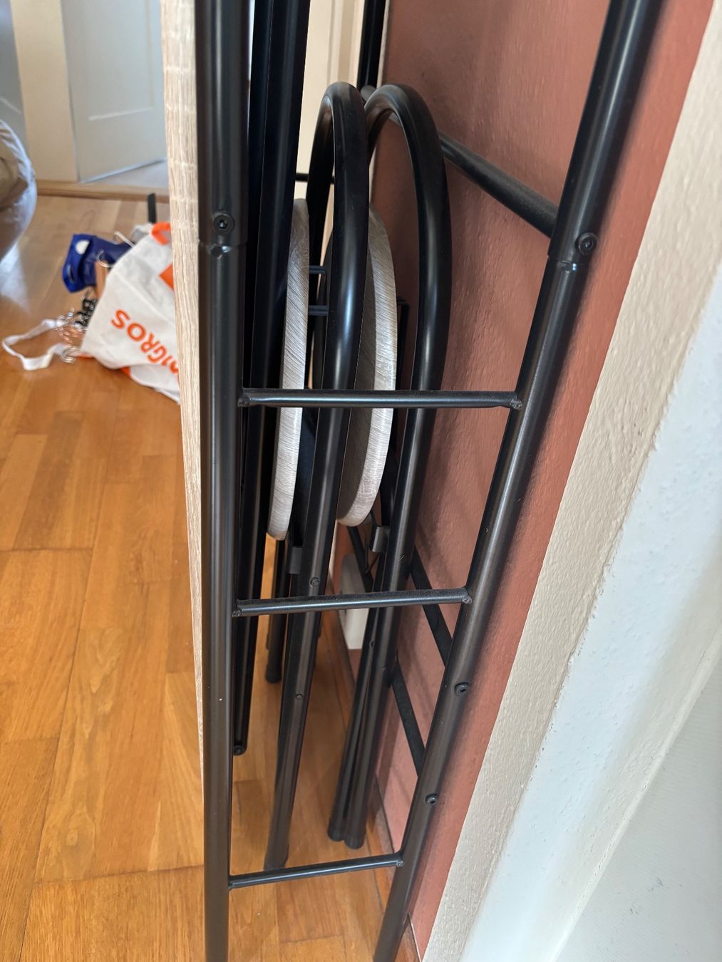 Tavoli: Wandklapptisch mit Regal und 2 Stühlen – Usato da Zürich venduto da jel_gh6h 5
