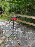 Fahrrad-Montageständer mit Werkzeugablage