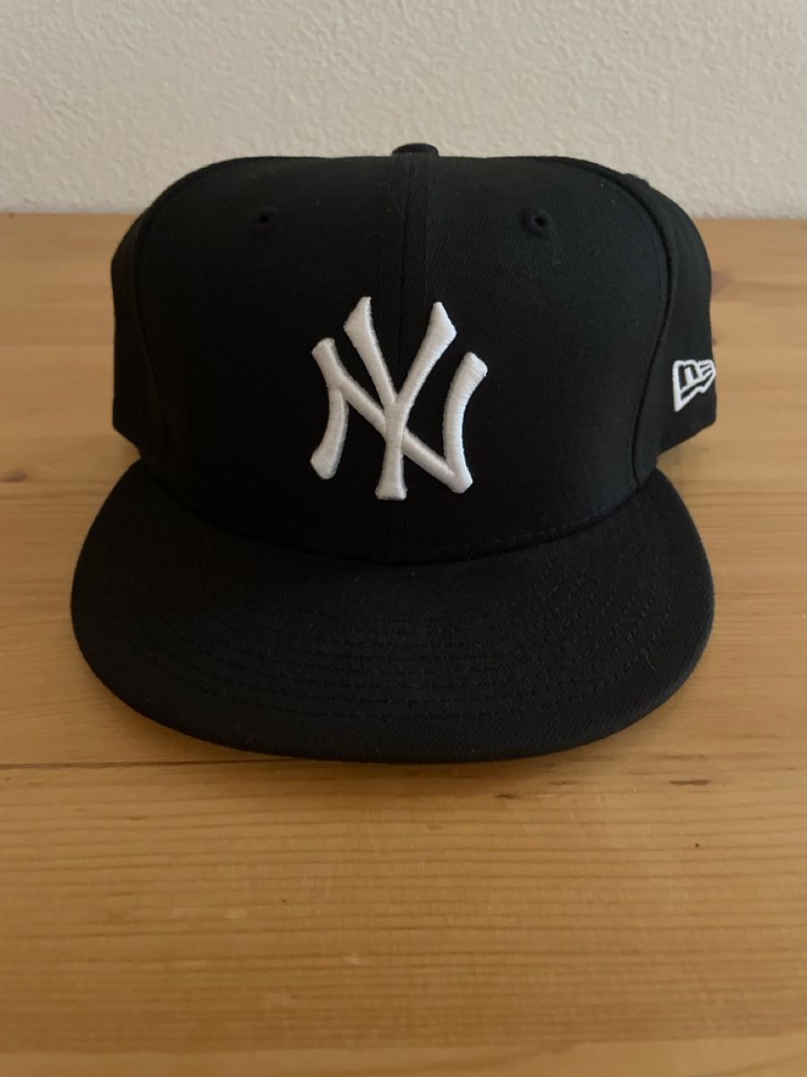 New Era Copricapi, berretti & cappellini: New Era 59FIFTY NY Yankees Cap Schwarz  – Usato da Spreitenbach venduto da Gloxinia