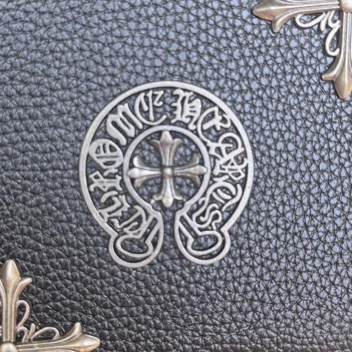 Chrome Hearts Portafogli: Gothic Cross Leather Wallet - Black with silver cross  – Nuovo e nell'imballaggio originale da Caviano venduto da reselleo21 1