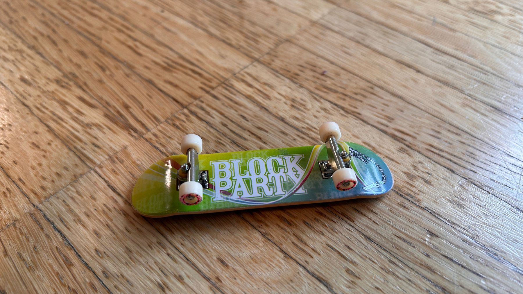 Skateboards: Fingerboard mit Halfpipe Bowl – Usato da Zürich venduto da Ricardo-Veteran 3