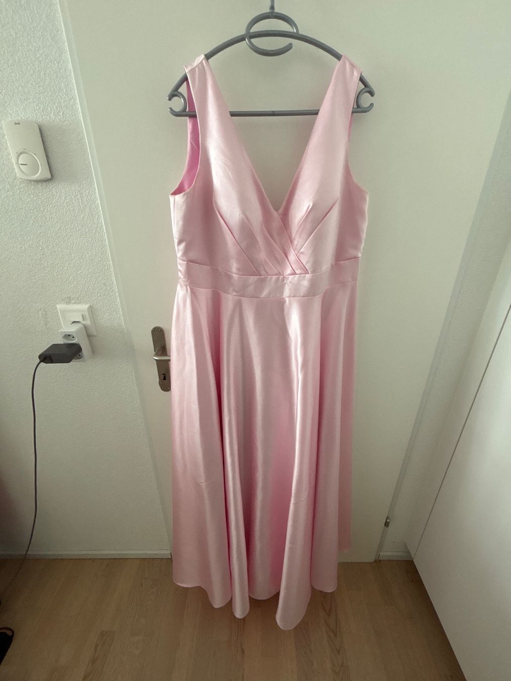 JJ’s House Vestiti: Kleid rosa V-Ausschnitt Grösse 44 – Usato da Amriswil venduto da lom_g25z