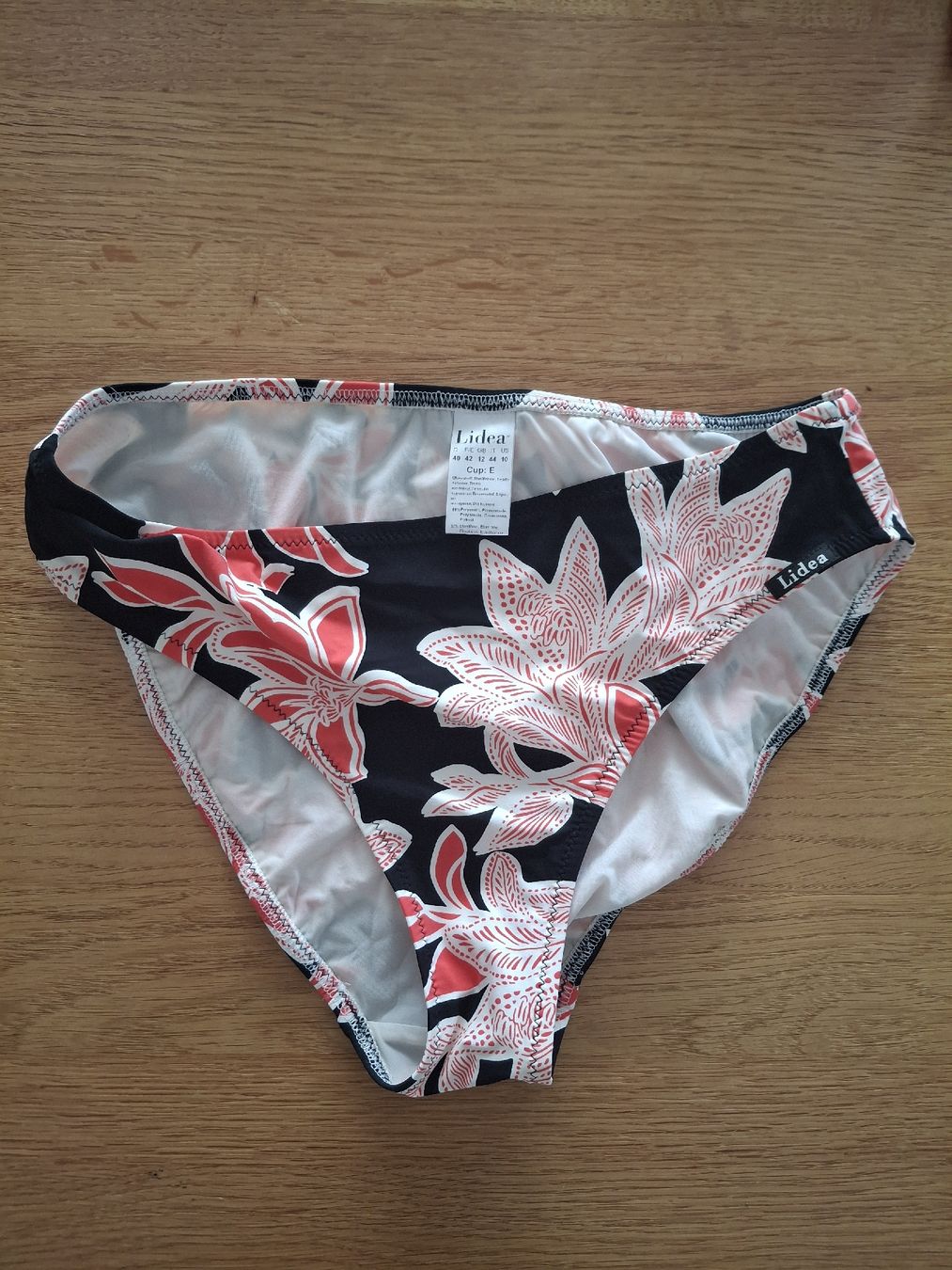 Maillots de bain & Bikinis: Soutien-gorge de bain imprimé taille 40, bonnet E. – D'occasion à Le Pâquier-Montbarry par Fibilynn05 1