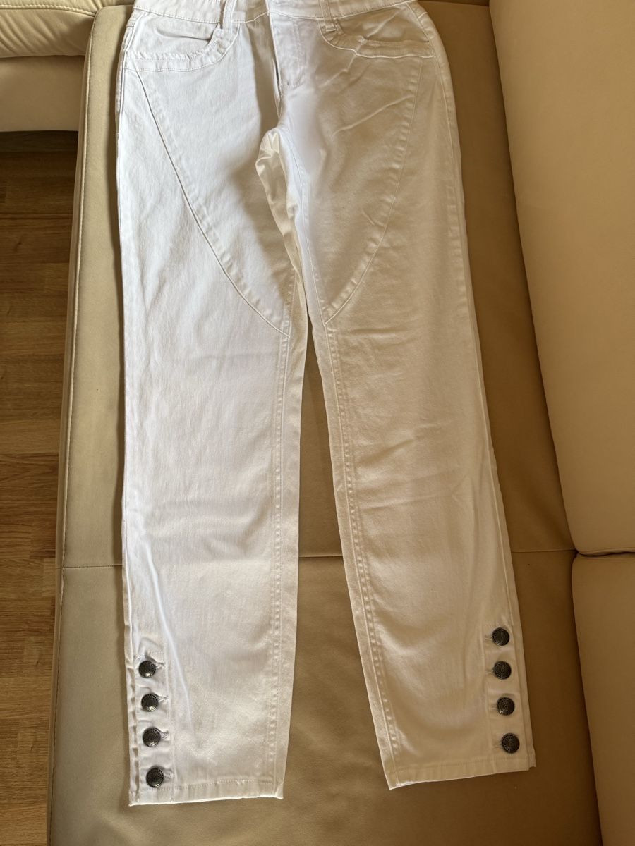 Lots de vêtements: Damen Sommerhosen Grösse 38 – D'occasion à Braunwald par Noveredo 2