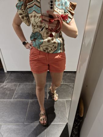 Sommerliche EDC Shorts, Koralle, Grösse 36, neuwertig