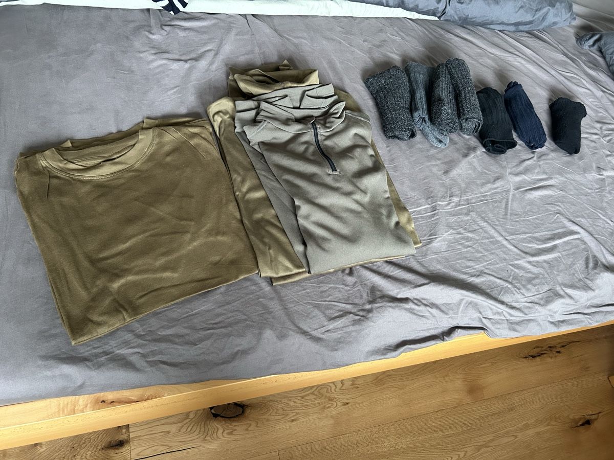 Schweizer Armee Uniformen: Schweizer Militärkleider – Gebraucht aus Dörflingen von Benito88