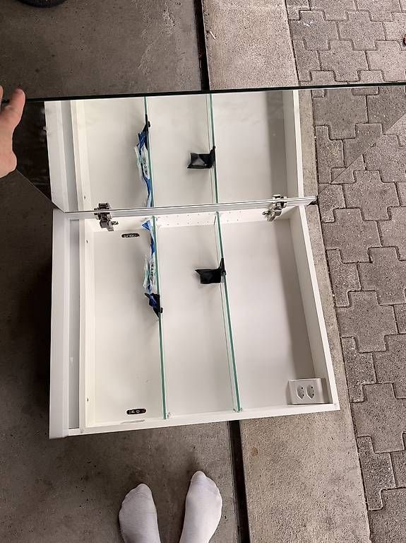 Armadietti a specchio: Spiegelschrank mit Beleuchtung 60cm – Usato da Walenstadt venduto da Manow3 3