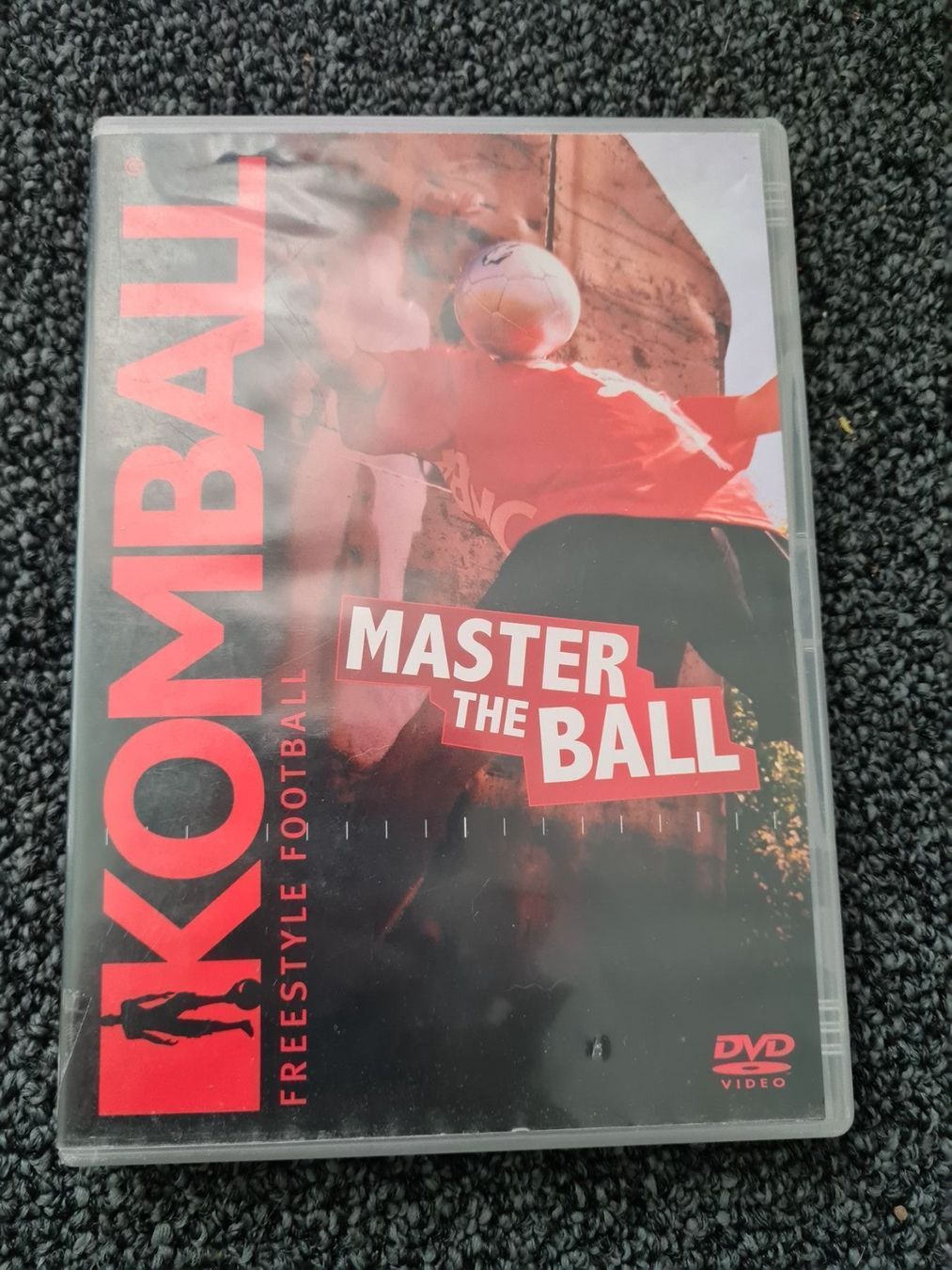 Tutti i DVDs: KOMBSLL(10969) – Usato da Ruswil venduto da M71