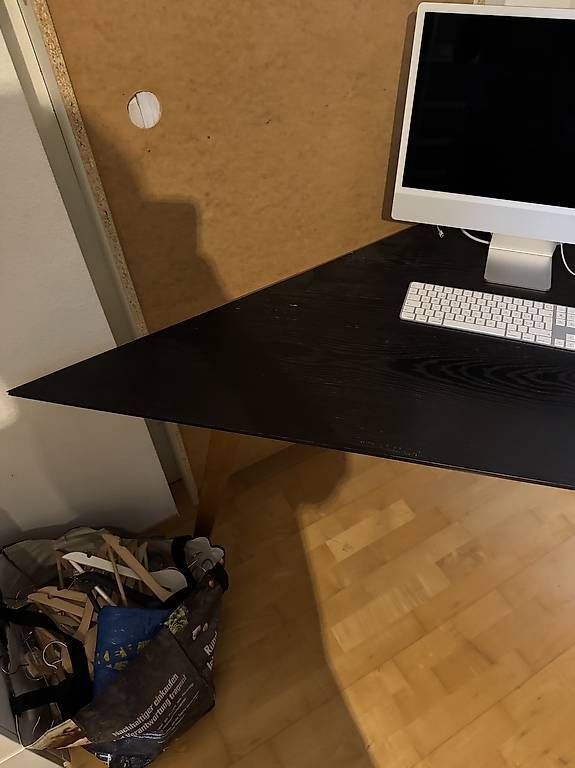 Scrivanie: Moderner Schreibtisch  CHF 40 VB – Usato da Kreuzlingen venduto da kev_595t 1
