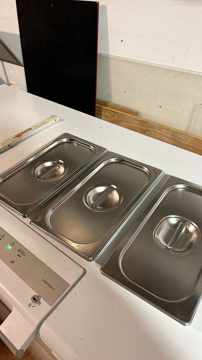 Komplettküchen: Gastronorm Deckel GN 1/3 Edelstahl - Praktisch & Robust – Gebraucht aus Zofingen von Flo5