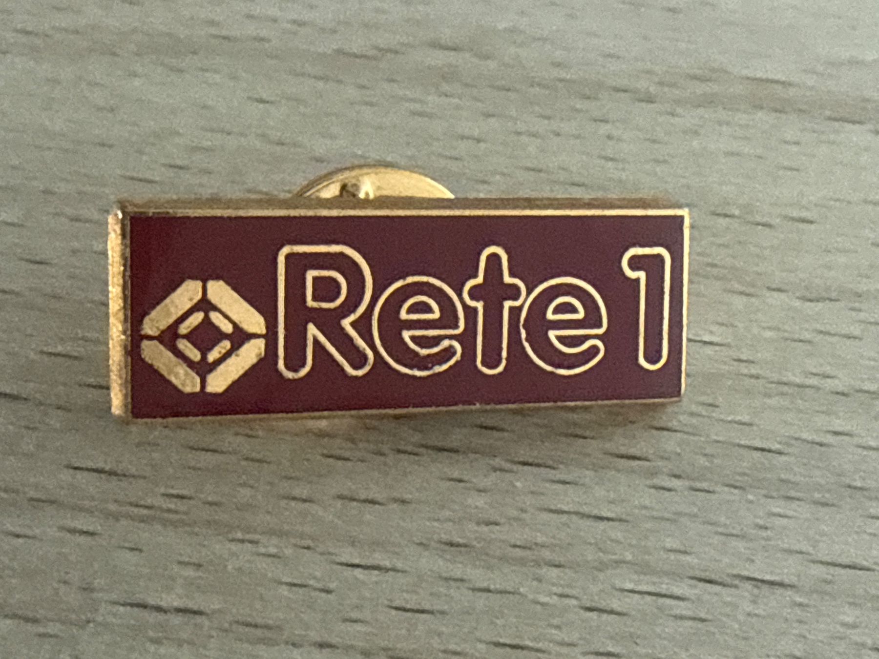 Plaketten & Abzeichen: Pin Rete 1 – Gebraucht aus Glattbrugg von Schweigmatt