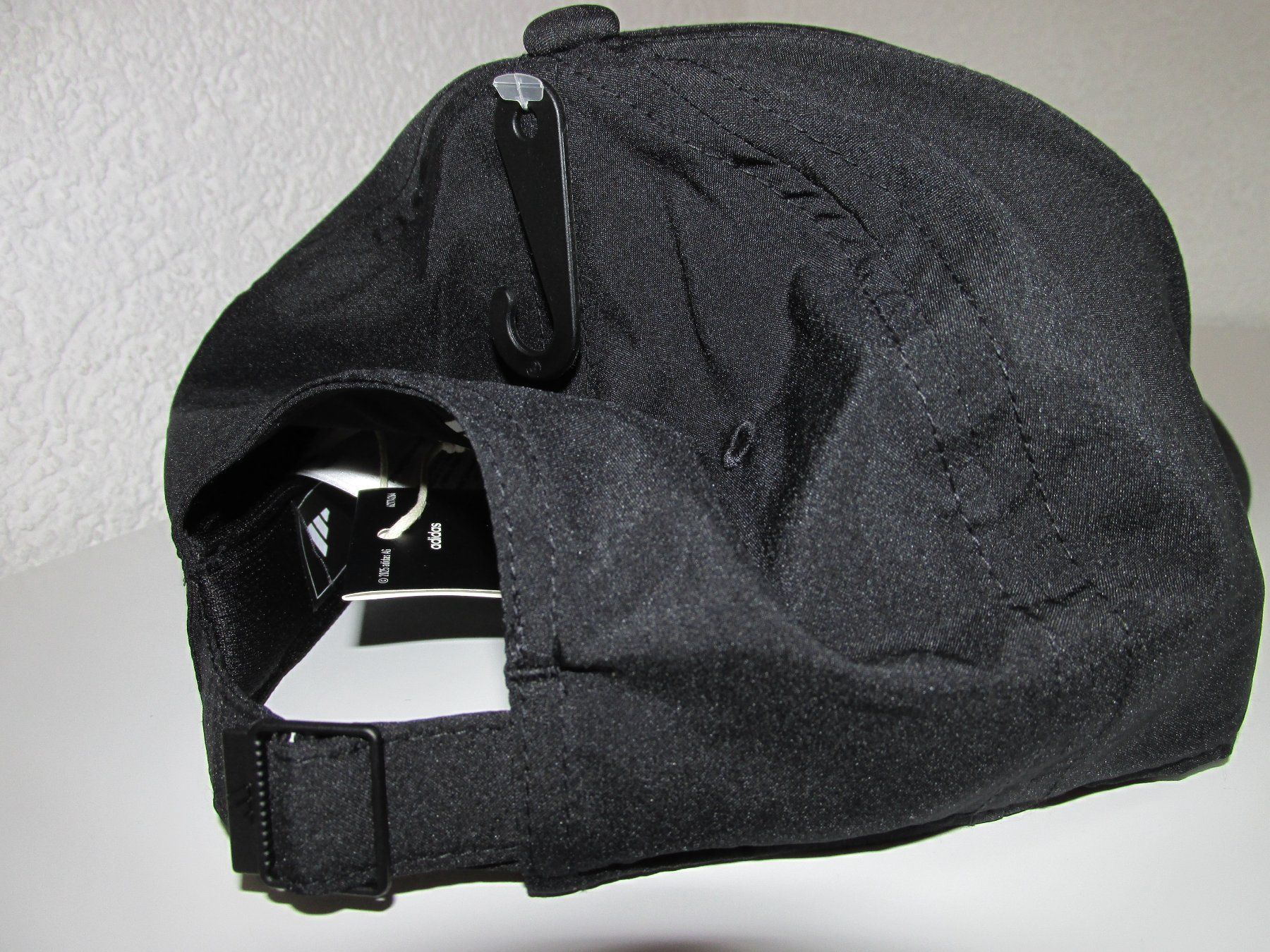 Sonstige Kleidung & Accessoires: Schwarze Adidas Cap, neu mit Etikett - perfekte Passform! – Neu und originalverpackt aus Aeschau von Nianho 1