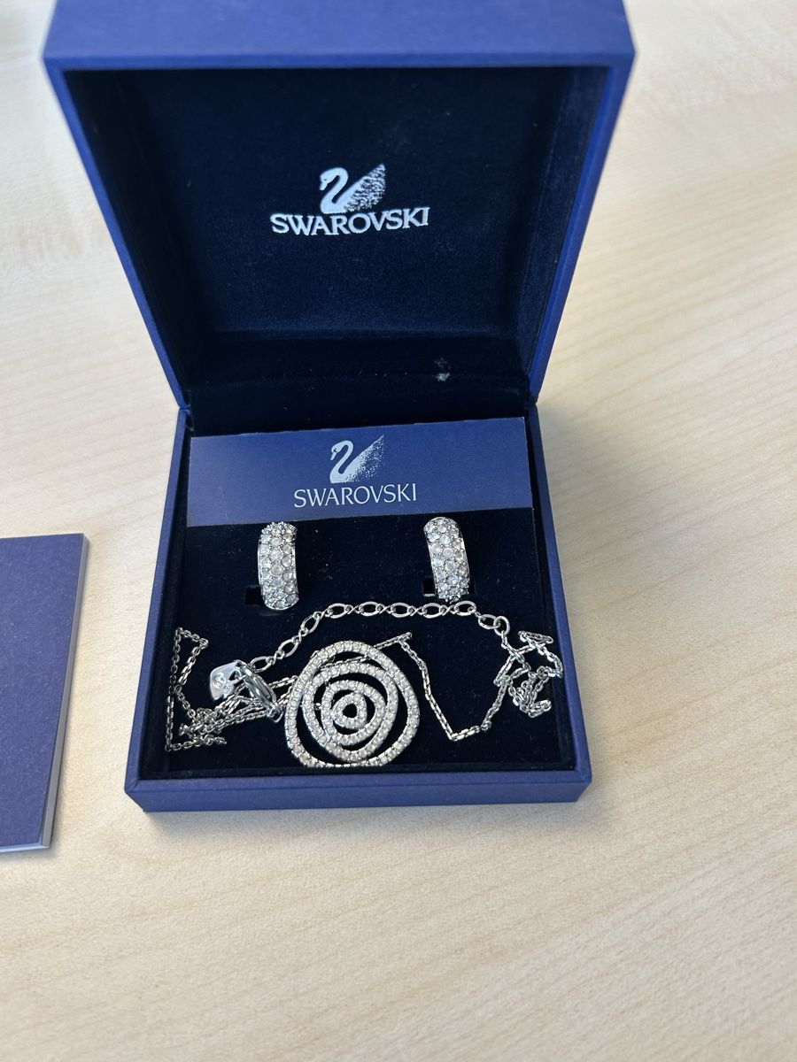 Swarovski Catenine: Swarovski Schmuckset Kette Ohrringe – Nuovo (secondo la descrizione) da Zuchwil venduto da celixne 1