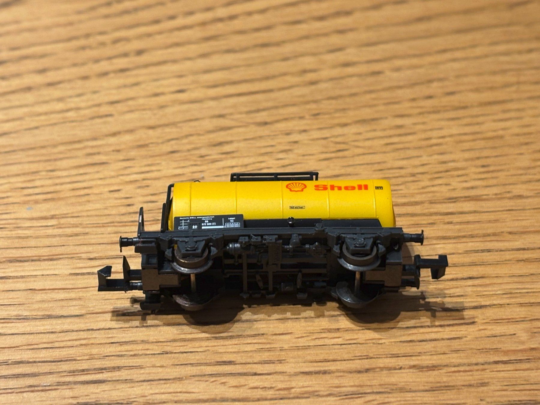 Modellini di ferrovie: L2405: Kesselwagen SHELL (Spur N) – Usato da Birsfelden venduto da Birs_25 3