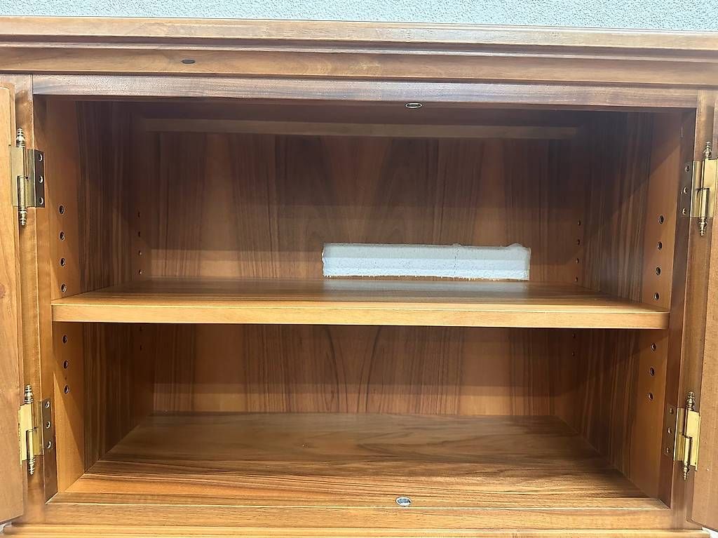 Kommoden: Vintage Barock Nussbaum Sideboard von Fässler – Gebraucht aus Obernau von Arche_Noah_Brocki 5
