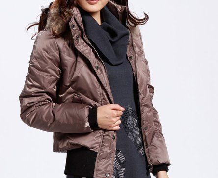 Warme Winterjacke mit Kapuze und Fellrand, Grösse XS