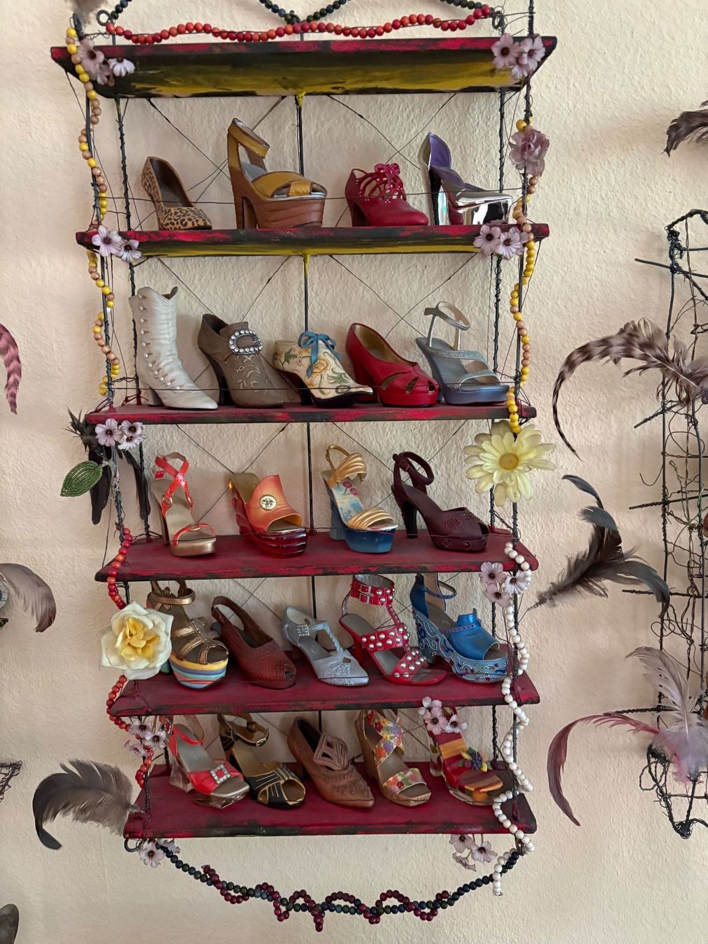 Toutes les décorations: Installation artistique de Chaussures miniatures – D'occasion à Genève par rap_s5hg 2