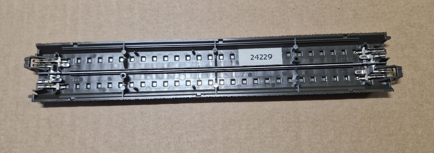 Märklin Modellini di ferrovie: Märklin C-Gleis gerade 24229 – Usato da Bassersdorf venduto da brunneremil 1