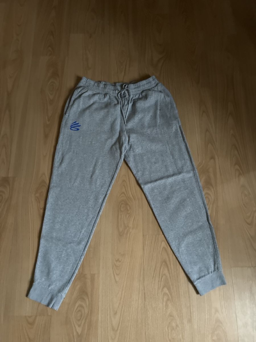 Under Armour Pantalons: Under Armour Sweatpants – D'occasion à Kloten par afr_6bsl