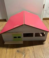 Reithalle und Stall aus Holz mit Zubehör von Schleich