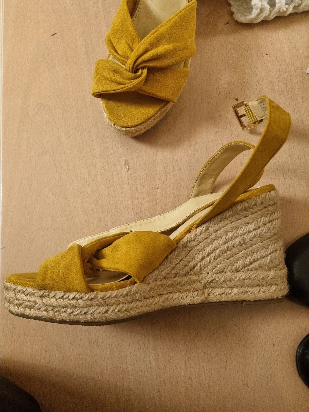 Scarpe da donna: Sandales 37 jaune moutarde – Nuovo (secondo la descrizione) da Peseux venduto da Seven_life 1
